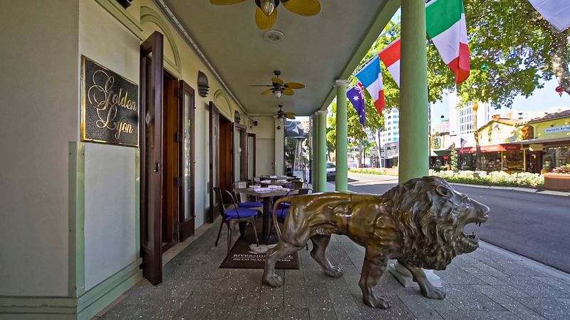 The Golden Lyon Vintage Pub - Fort Lauderdale