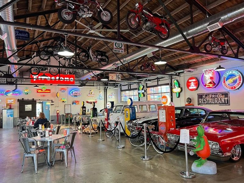 Classic 1950s Atmosphere That Transports You Back in Time