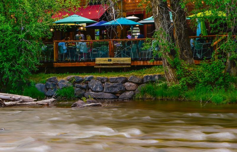 A Riverside Location That Sets the Perfect Scene