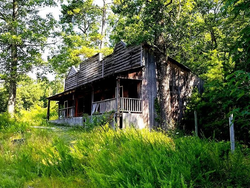 A Frontier Town Built by Locals