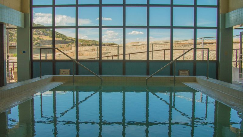 Thermopolis, Hot springs behind a sleepy façade