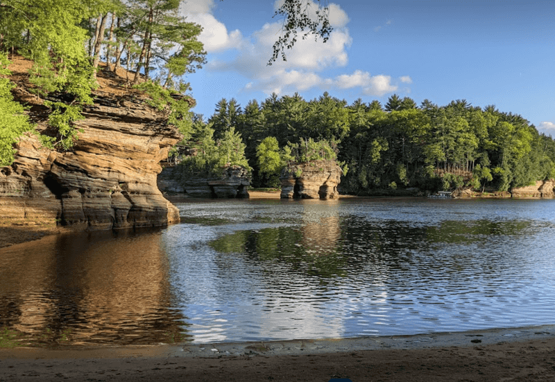 Natural Beauty Gets Lost in the Theme Park Chaos