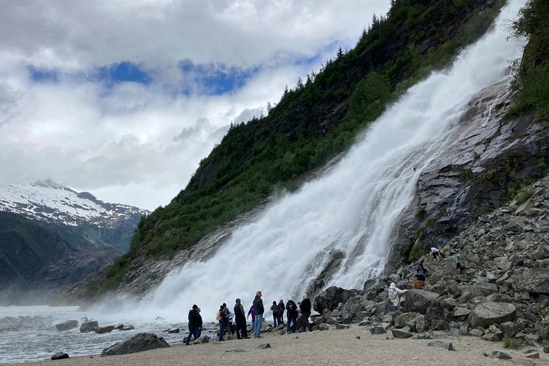 Crowding at Key Local Attractions