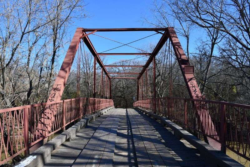 Etiquette on a Haunted Landmark