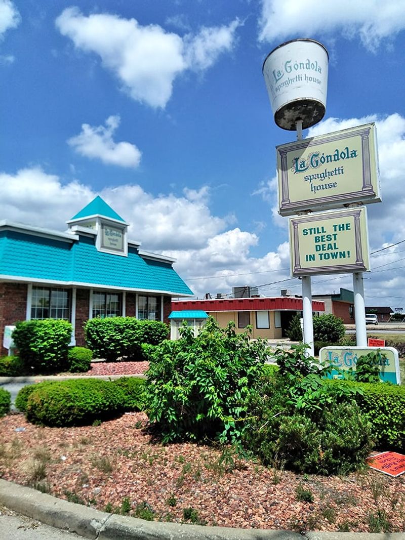 A Turquoise Roof Marks the Spot