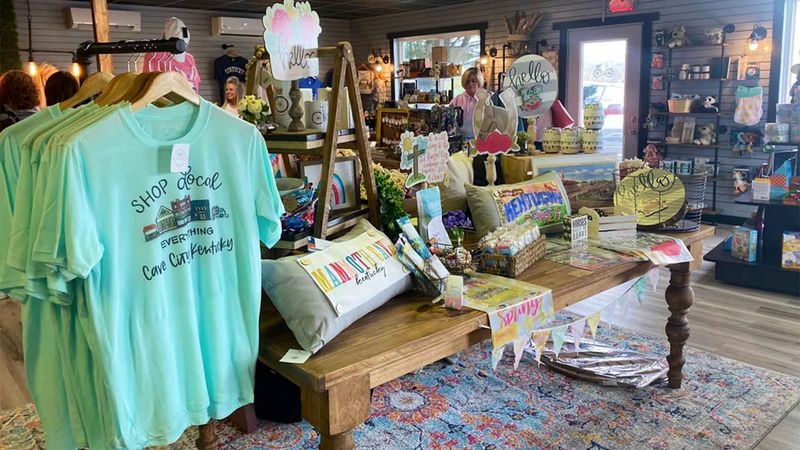 Disappointing: Tourist Trap Commercialization