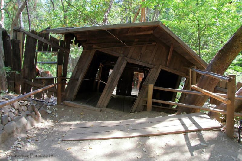 The House of Mystery and Optical Illusions