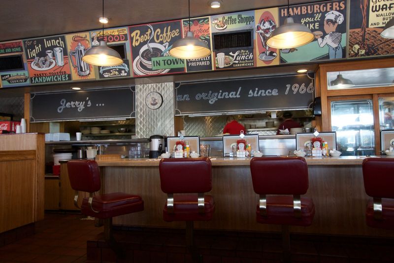 The Atmosphere, Old School Diner Vibes