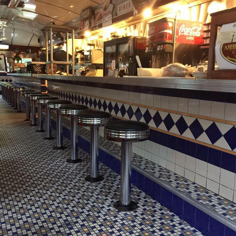 How the Vintage Ambiance Enhances the Experience