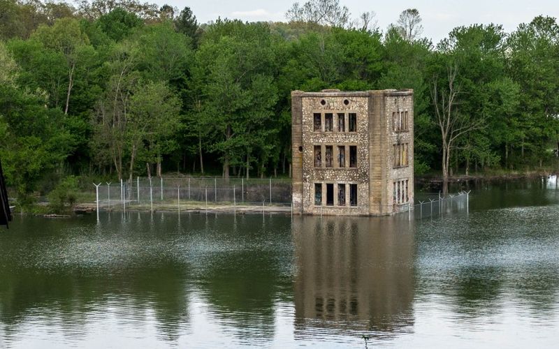 The Hotel That Wouldn’t Go Under