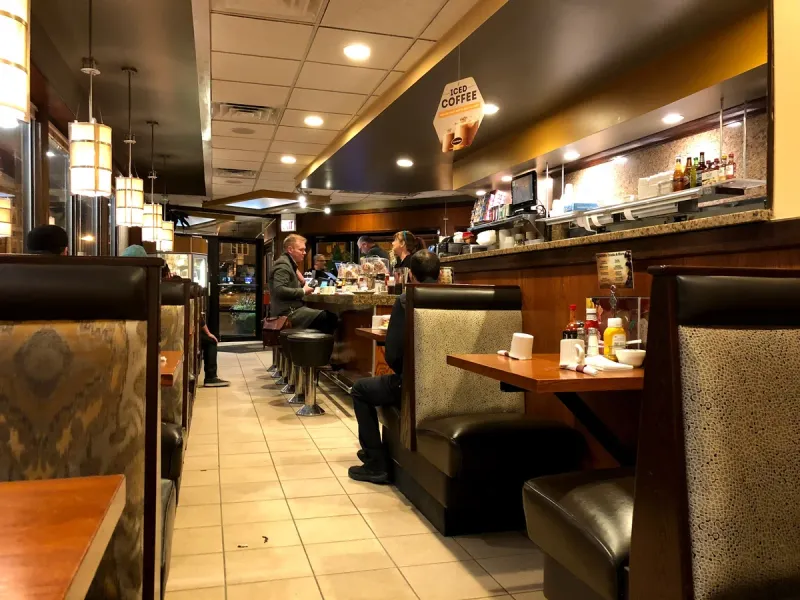 Golden Apple Grille & Breakfast House, 2971 N Lincoln Ave, Chicago