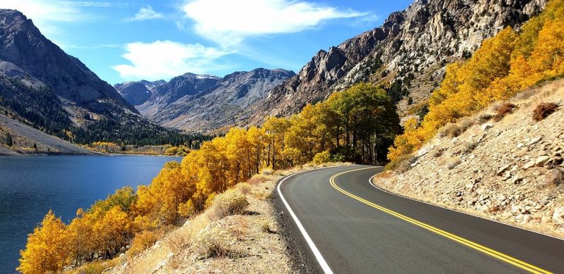 Brilliant Fall Foliage Along the Eastern Sierra
