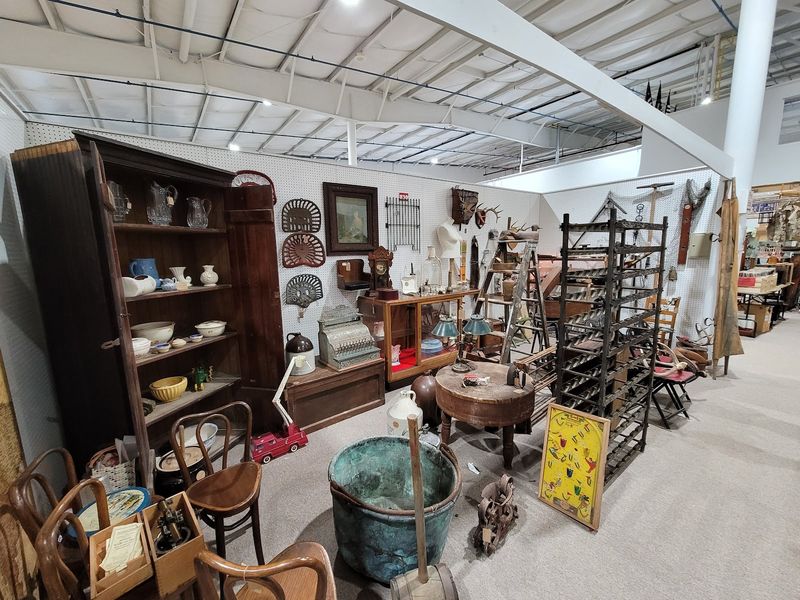 Exit 76 Antique Mall – Edinburgh