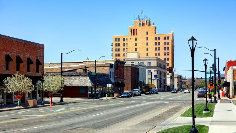 Salina: A Stopover That Feels More Functional Than Fun