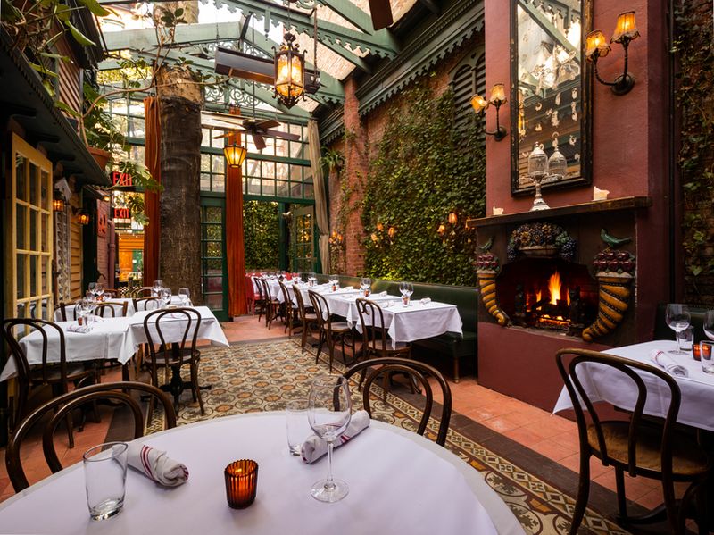 The Waverly Inn: A Greenwich Village Classic With Holiday Glow
