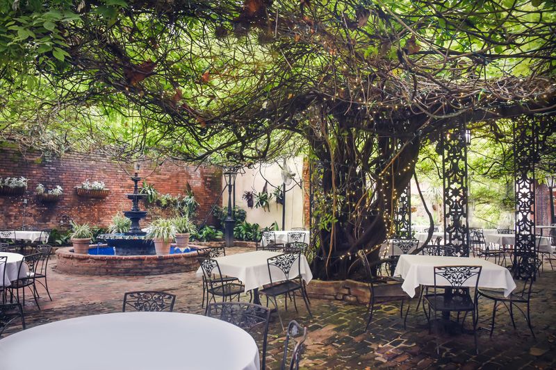 The Court of Two Sisters (New Orleans) – Jazz & Creole Brunch