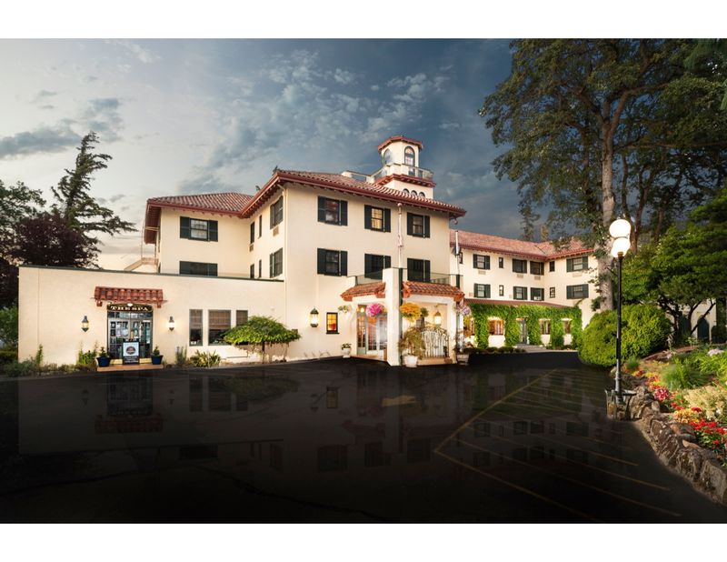 Columbia Gorge Hotel & Spa