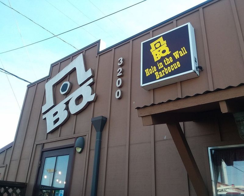Hole in the Wall BBQ, Eugene