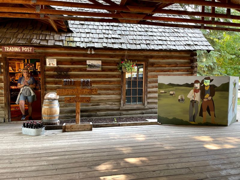 Bar T 5 Covered Wagon Cookout & Western Show (Jackson)