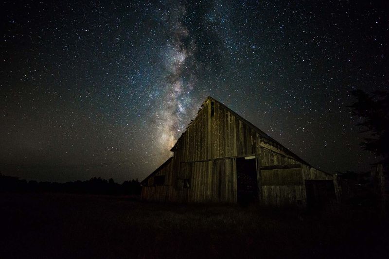 A Night Atmosphere Free From Modern Glow