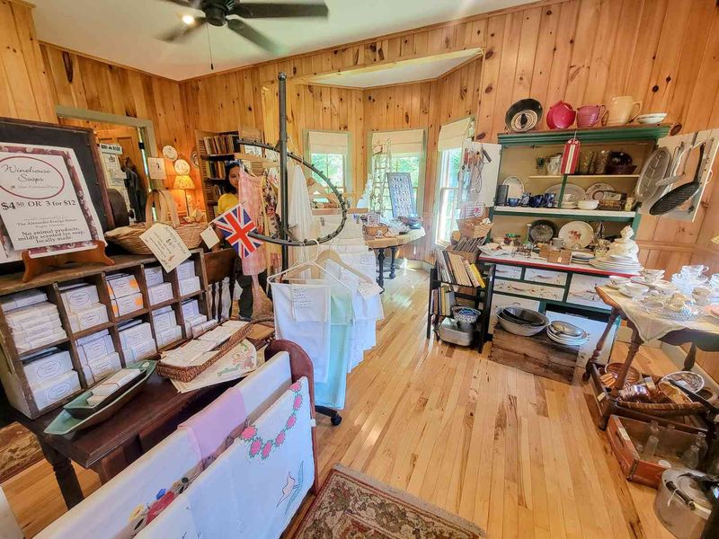 Holiday Tables That Follow Old Customs