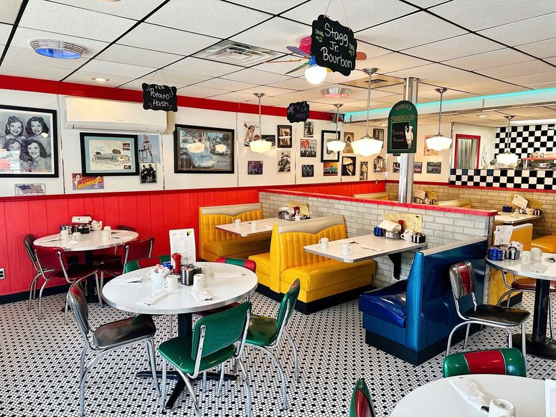 How the 1950s Theme Took Shape in Illinois