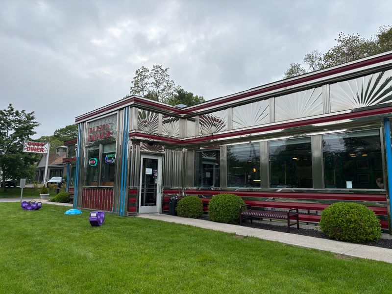 Nearby Backroads That Make the Detour Feel Worth Every Mile