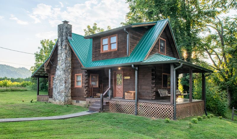 Inns and Cabins Focused on Calm