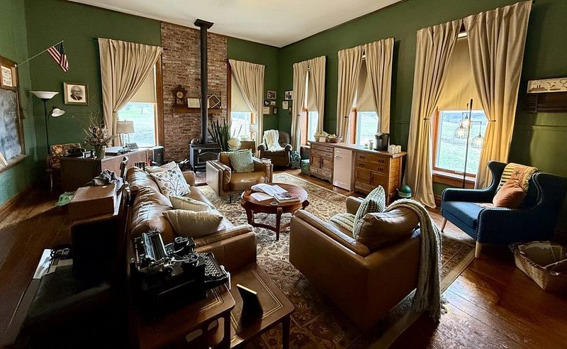 Thoughtful Hosts and Low-Stress Service