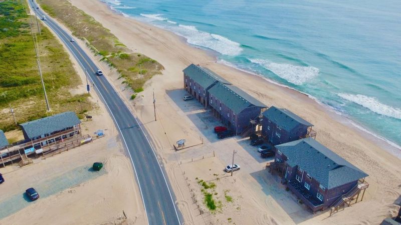 Rooms That Hear the Atlantic at Full Volume