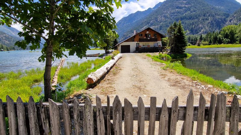 A Community That Protects Its Peace by Word of Mouth