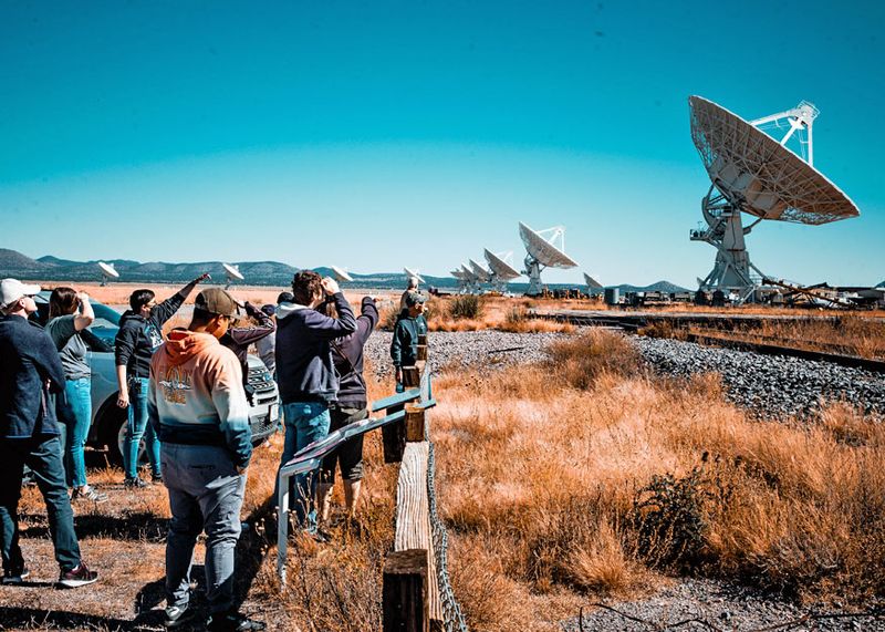 The Open Sky That Shapes the Experience