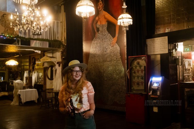 A Structure That Holds Onto Desert Quiet