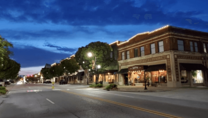 Streets that empty into complete stillness