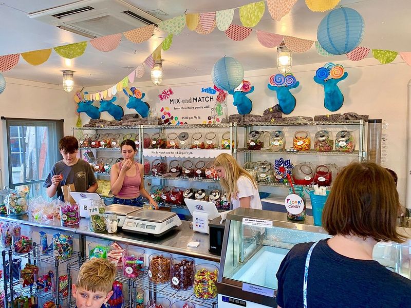 The Dam Candy Store (Leland, MI)