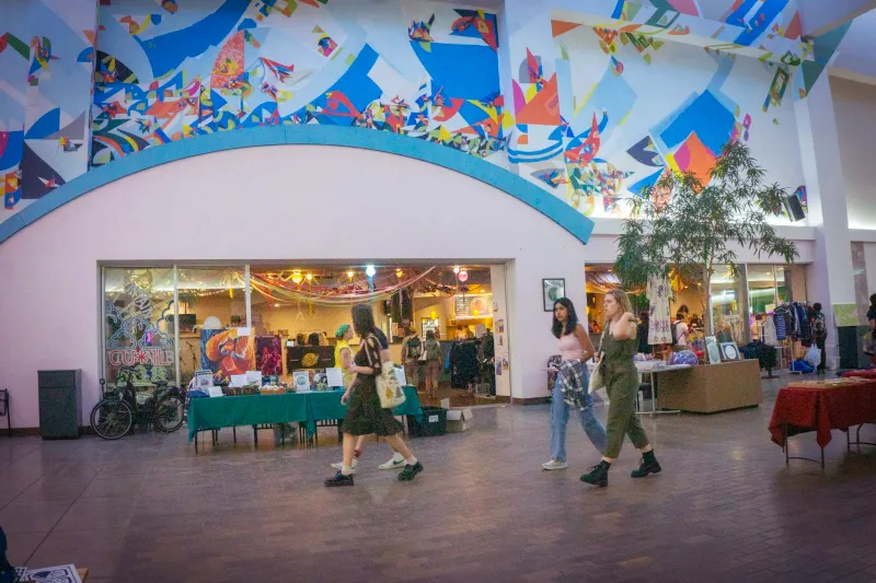 Lincoln Square Mall and Independent Shops