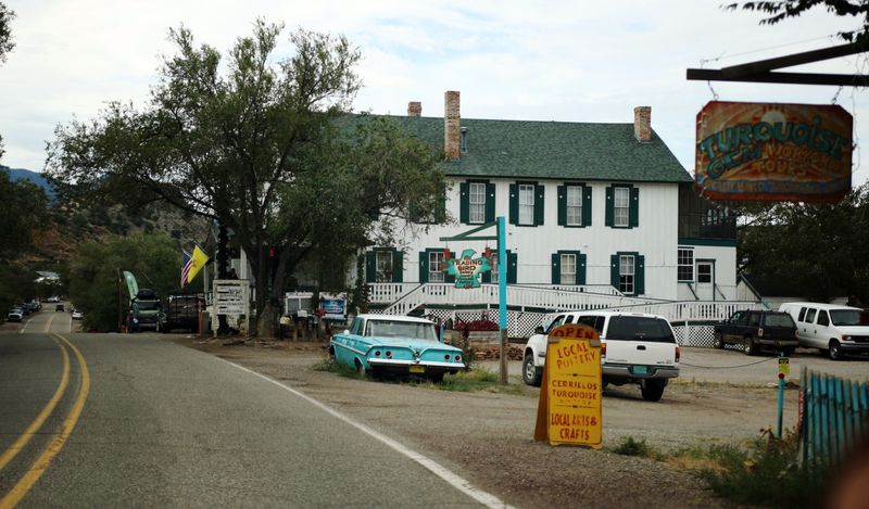 Compact Canyon Setting