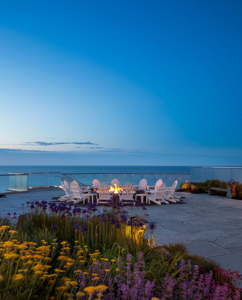 Traveler Reactions to the Unmatched Coastal Scenery