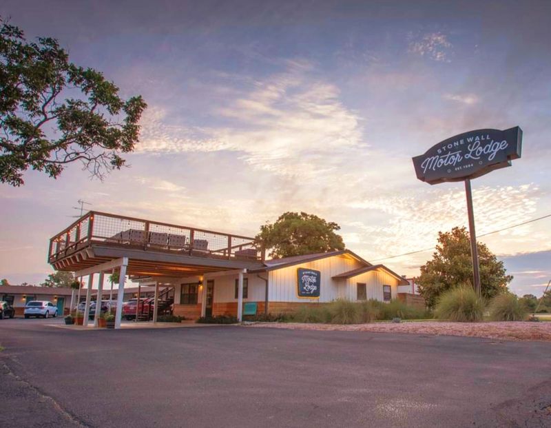 Stonewall Motor Lodge — Stonewall