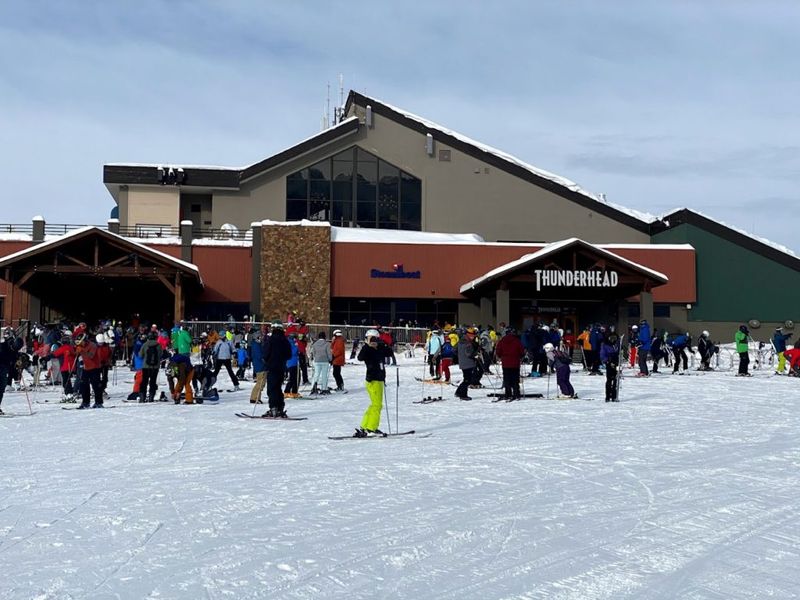 A Gathering Spot for Travelers Seeking Comfort