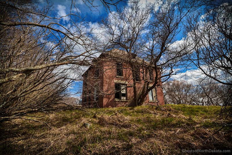 Lake Sakakawea Windbreak Cabin, near Garrison