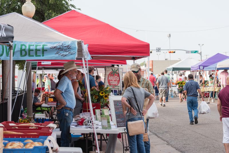 Farmers Markets Connect Community