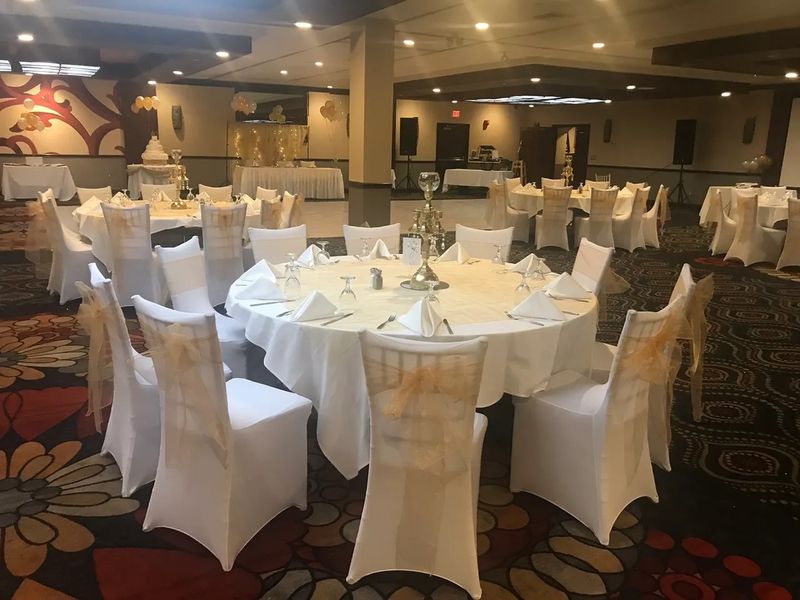 Atmosphere - Family-Friendly and Festive