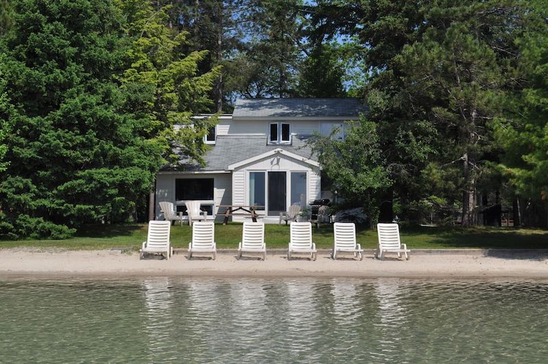 Glen Arbor Lakeside Cottages Beside Crystal Waters