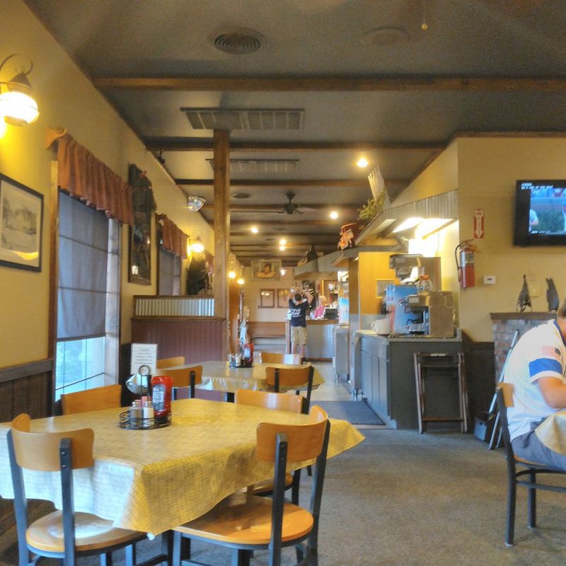 Willow Pond Catfish Restaurant (Eddyville)