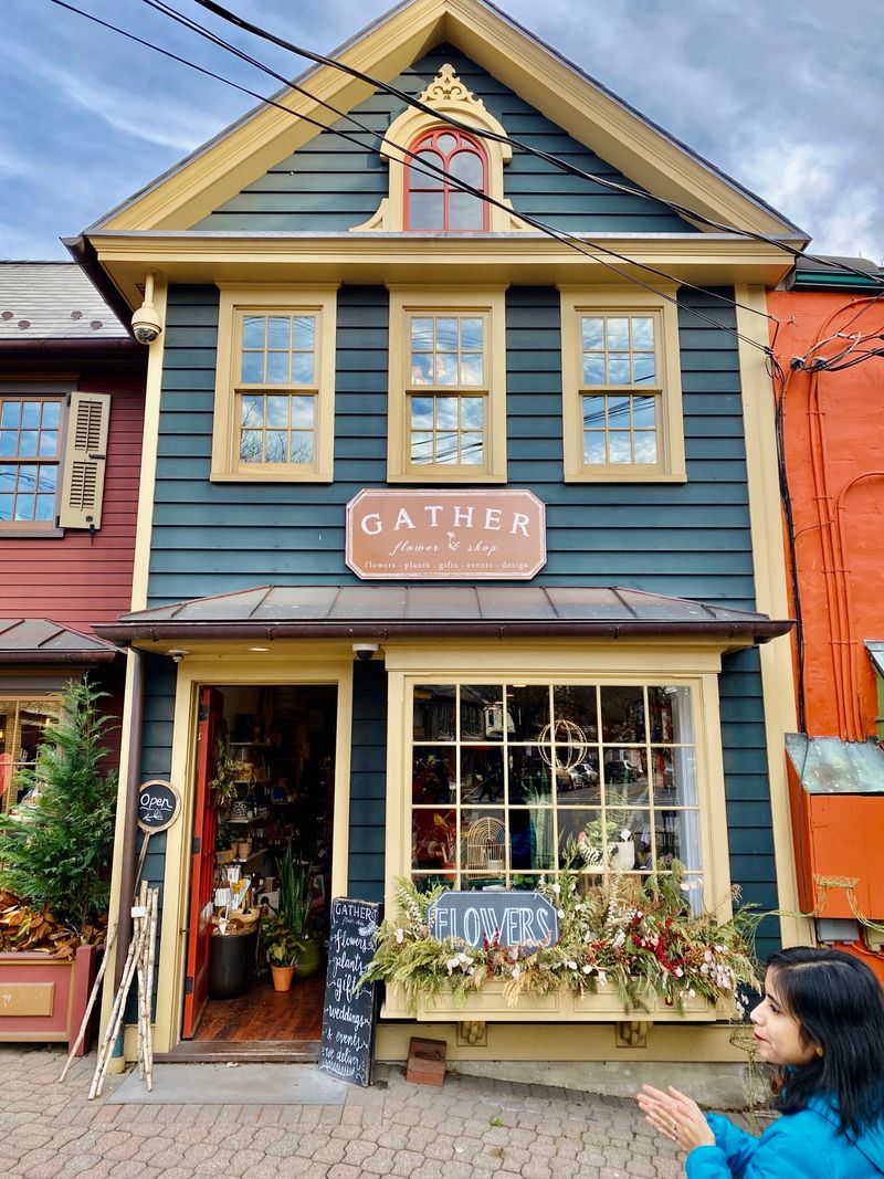 Local Galleries and Creative Spaces That Draw Quiet Appreciation