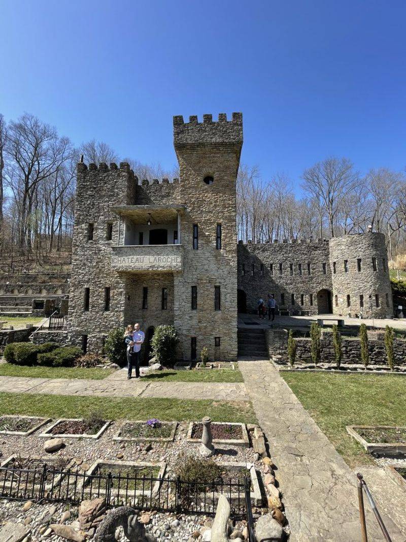 Loveland – A River Town With a Castle