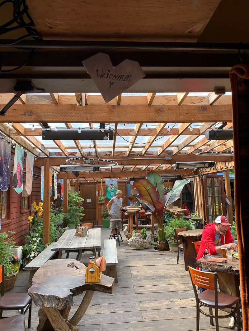 The Drift Inn Hotel and Restaurant – Yachats