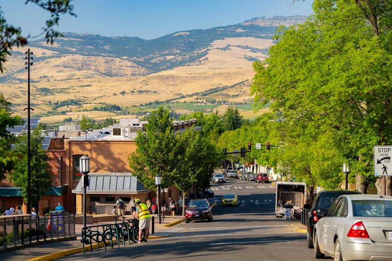 Siskiyou Mountain Backdrops at Golden Hour