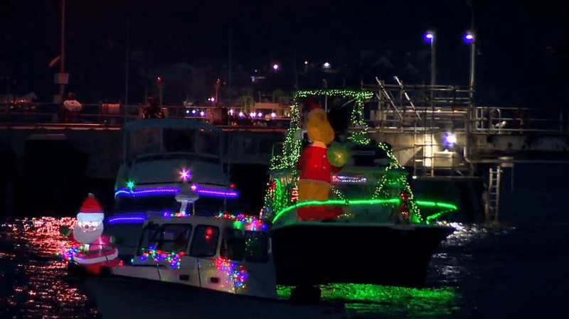 A Harbor That Shines Under Holiday Light